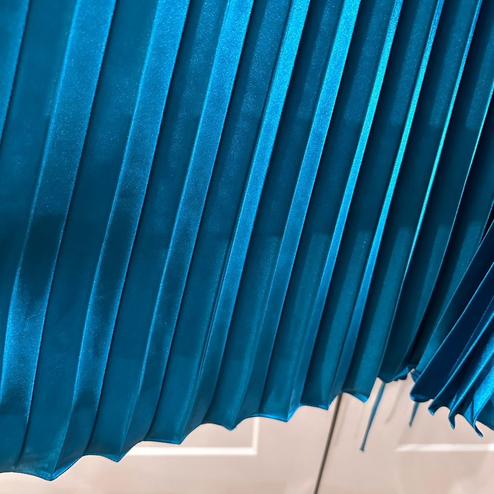Elegant Teal Pleated Skirt - Picture 2 of 8